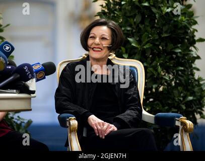 Die in Rumänien geborene deutsche Autorin und Nobelpreisträgerin für Literatur aus dem Jahr 2009, Herta Mueller, hält eine Pressekonferenz an der Schwedischen Akademie in Stockholm, Schweden, ab. Stockfoto