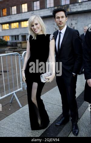 Natasha Bedingfield mit Datum, fotografiert vor dem Rathaus von Oslo, Norwegen, am 10. Dezember 2009 nach der Nobelpreisverleihung. Stockfoto