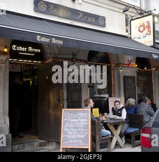 The Tudor Arms in der Grevgatan Street in Stockholm, Schweden. Der 40 Jahre alte Pub wurde von The Daily Telegraph und British Airways zum besten britischen Pub außerhalb Großbritanniens gewählt. Stockfoto