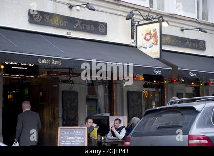 The Tudor Arms in der Grevgatan Street in Stockholm, Schweden. Der 40 Jahre alte Pub wurde von The Daily Telegraph und British Airways zum besten britischen Pub außerhalb Großbritanniens gewählt. Stockfoto