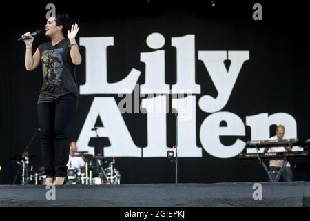 Lily Allen tritt während des Peace & Love Festivals in Borlange im Mittleren Westen Schwedens auf Stockfoto