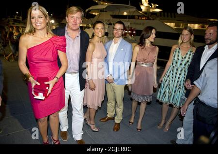 Kronprinzessin Maxima, Kronprinz Willem Alexander, Kronprinzessin Victoria, Prinz Daniel, Kronprinzessin Mary und Kronprinz Haakon kommen zur Vorhochzeit in Spetses, Griechenland. Stockfoto