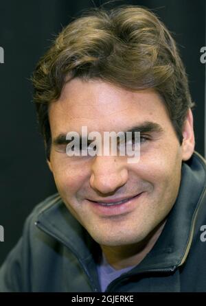 Roger Federer wird bei einem Pressegespräch in Stockholm, Schweden, gesehen. Federer ist in Schweden, um das Stockholm Open Turnier ab dieser Woche zu spielen. Stockfoto