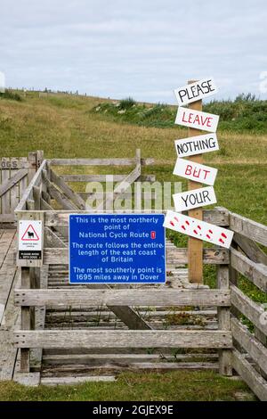 Der nördlichste Punkt der National Cycle Route 1 bei Skaw auf der Insel Unst, Shetland. Stockfoto