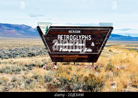 USA, Nevada, Hickison Petroglyphs Recreation Area und Interpretive Trail, Standort- und Identifikationsschild Stockfoto