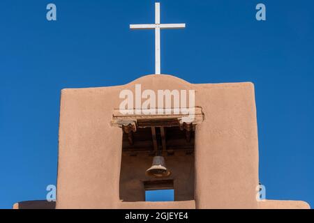 USA, New Mexico. Santa Fe, San Miguel Mission, diese spanische Kolonialmission, die um 1620 erbaut wurde, ist die älteste bekannte Kirche auf dem Festland der USA. Stockfoto