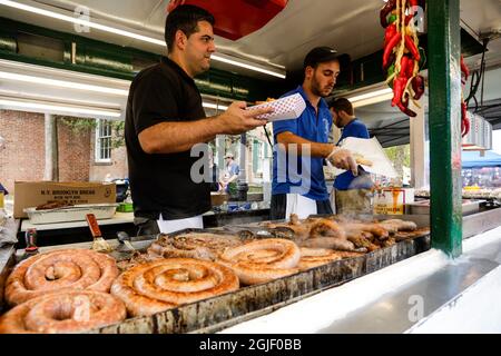 County Fair in Old Richmond Town auf Staten Island, NY hausgemachte italienische Wurst. (Nur Für Redaktionelle Zwecke) Stockfoto