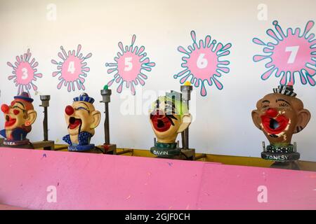 County Fair in Old Richmond Town auf Staten Island, NY. Clown-Kopfschießspiel. Stockfoto