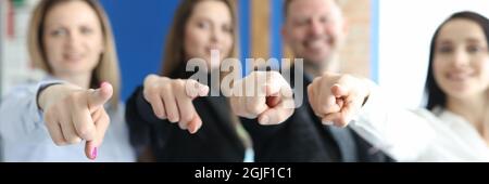 Das Business People Team zeigt mit dem Zeigefinger auf Sie in Nahaufnahme Stockfoto