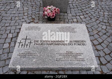 Ilowo-Osada, Polen - 21. Juli 2021: Deutscher Friedhof; Gedenkstätte für den Ersten und Zweiten Weltkrieg. Sommersonntag Stockfoto