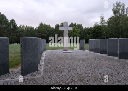 Ilowo-Osada, Polen - 21. Juli 2021: Deutscher Friedhof; Gedenkstätte für den Ersten und Zweiten Weltkrieg. Sommersonntag Stockfoto