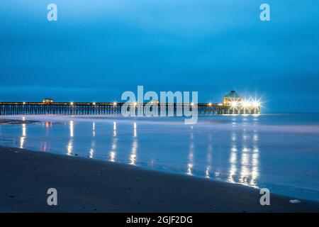 USA, South Carolina. Am frühen, bewölkten Morgen am Folly Beach Stockfoto