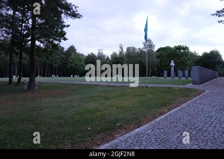 Ilowo-Osada, Polen - 21. Juli 2021: Deutscher Friedhof; Gedenkstätte für den Ersten und Zweiten Weltkrieg. Sommersonntag Stockfoto