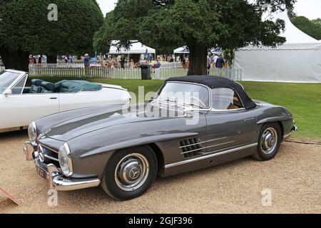 Mercedes-Benz 300SL Roadster (1957), Concours of Elegance 2021, Hampton Court Palace, London, Großbritannien, Europa Stockfoto