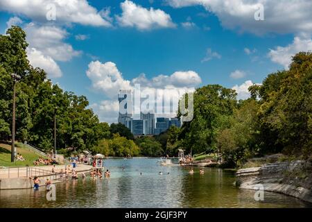 Schwimmen im Barton Springs Pool in Austin, Texas, USA Stockfoto