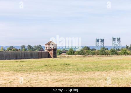 USA, Washington State, Fort Vancouver National Historic Site. Stockade und Wachturm im Fort Vancouver der Hudson's Bay Company. Stockfoto