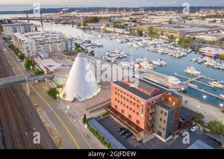 USA, Staat Washington, Tacoma. Thea Foss Waterway, Yachthäfen und Museum of Glass. Stockfoto