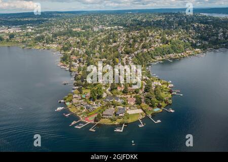 USA, Washington State, Seattle, Laurelhurst Nachbarschaft von Häusern am Wasser am Lake Washington - Luftaufnahme Stockfoto