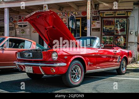 Virginia City, NV - 30. Juli 2021: 1966 Ford Mustang auf einer lokalen Automhow. Stockfoto