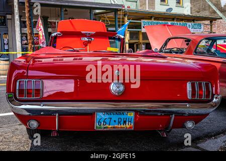 Virginia City, NV - 30. Juli 2021: 1966 Ford Mustang auf einer lokalen Automhow. Stockfoto