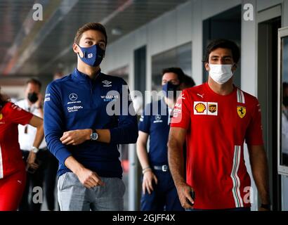 Monza, Italien. September 2021. # 63 George Russell (GBR, Williams Racing), # 55 Carlos Sainz (ESP, Scuderia Ferrari Mission winnow), F1 Grand Prix von Italien beim Autodromo Nazionale Monza am 9. September 2021 in Monza, Italien. (Foto von HOCH ZWEI) Quelle: dpa/Alamy Live News Stockfoto