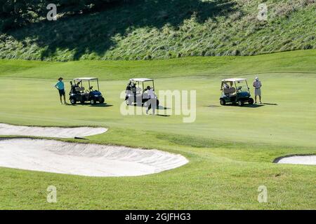 Missouri, Usa. 9. September 2021: 9. September 2021: Amateuren nehmen mit dem Profi Kevin Sutherland am Pro-am-Tag des Ascension Charity Classic Teil, der im Norwood Hills Country Club in Jennings, MO, abgehalten wird Richard Ulreich/CSM Credit: CAL Sport Media/Alamy Live News Stockfoto