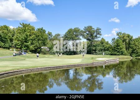 Missouri, Usa. 9. September 2021: 9. September 2021: Golfer putten während des Pro-am-Tages des Ascension Charity Classic im Norwood Hills Country Club in Jennings, MO, auf das 4. Grün Richard Ulreich/CSM Credit: CAL Sport Media/Alamy Live News Stockfoto