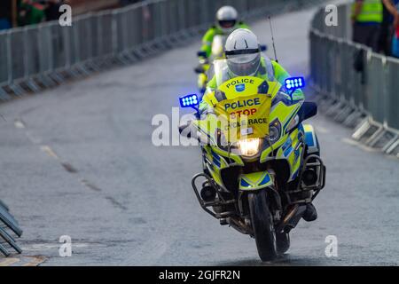 Warrington Ceshire, England, Tour of Britain - Etappe 5. - 09. September 2021: Polizei-Motorradfahrer, die die Straße räumen, bevor die Rennfahrer erscheinen Kredit: John Hopkins/Alamy Live News Stockfoto