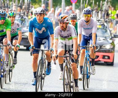 Warrington-Khéhire, England, Tour of, Großbritannien. September 2021. Aufregung in der letzten Kurve, während die führenden Radfahrer alle abfallen und lässig bis zum Ziel fahren Credit: John Hopkins/Alamy Live News Stockfoto