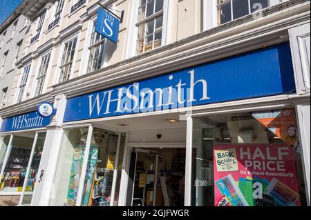 W H Smith-Logo über dem Geschäft im Stadtzentrum von norwich Stockfoto