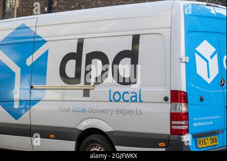 DPD Delivery lokaler Van im Stadtzentrum von Norwich geparkt Stockfoto