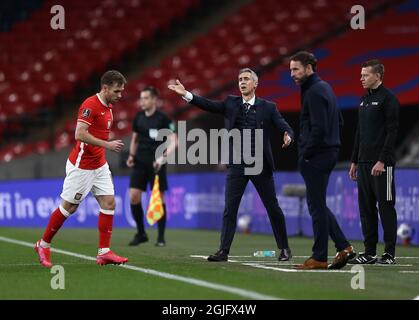 Paulo Sousa Cheftrainer von Polen und Gareth Southgate Manager von England während des Fußballspiels England gegen Polen Stockfoto