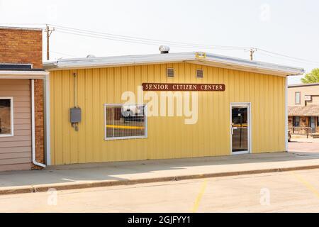 Chamberlain, SD, USA-24. AUGUST 2021: Das Senior-Center in der Innenstadt. Gebäude und Schild. Stockfoto