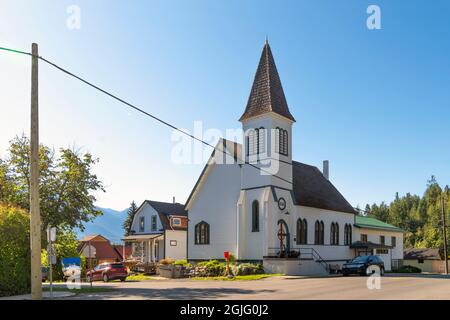 Die St. Andrew's United Church, eine Kirche im gotischen Stil mit Holzrahmen und Glockenturm, eine der ältesten Kirchen in British Columbia. Stockfoto