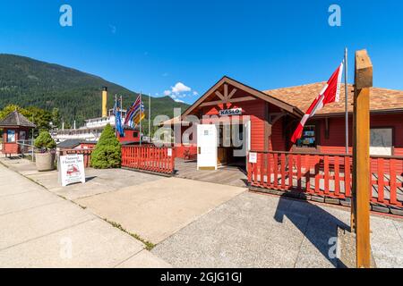 Gesamtansicht des Kaslo Besucherzentrums am Kootenay See in der Kleinstadt Kaslo, BC, Kanada am 5 2021. September. Stockfoto