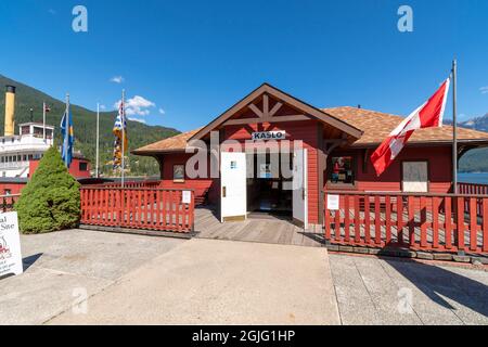 Gesamtansicht des Kaslo Besucherzentrums am Kootenay See in der Kleinstadt Kaslo, BC, Kanada am 5 2021. September. Stockfoto