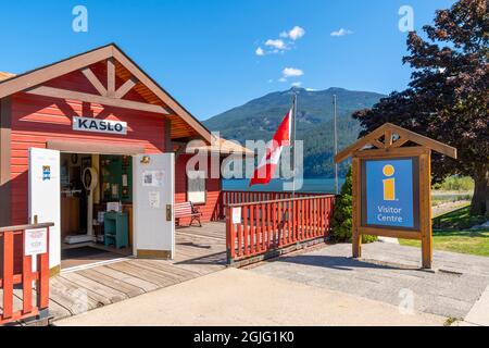 Gesamtansicht des Kaslo Besucherzentrums am Kootenay See in der Kleinstadt Kaslo, BC, Kanada am 5 2021. September. Stockfoto