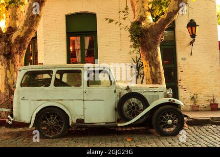Oldtimer Ford Model A in einer Kopfsteinpflasterstraße in Colonia del Sacramento, Uruguay. Stockfoto