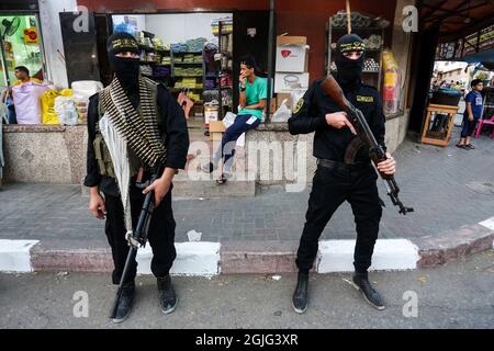 Gaza, Palästina. September 2021. Palästinensische Kämpfer aus Saraya Al-Quds stehen auf einem militärmarsch, um die Flucht der sechs palästinensischen Gefangenen aus dem israelischen Gefängnis von „Gilboa“ vor zwei Tagen im Dair Al-Balah Flüchtlingslager im zentralen Gazastreifen zu feiern. Kredit: SOPA Images Limited/Alamy Live Nachrichten Stockfoto