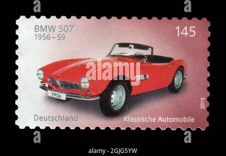 Die in Deutschland gedruckte Marke zeigt das Bild des BMW 507 1956-59, um 2015. Stockfoto