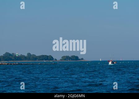 Strande mit seinem grün-weißen Leuchtturm Bülk und dem rot-weißen Leuchtturm Kieler Bucht, Kiel, Schleswig-Holstein, Ostsee, Norddeutschland Stockfoto