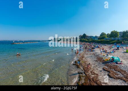 Sandstrand in Kiel-Schilksee an der Ostsee, Sonnenbaden und Schwimmen, Kiel-Schilksee, Kiel, Schleswig-Holstein, Ostsee, Norddeutschland Stockfoto