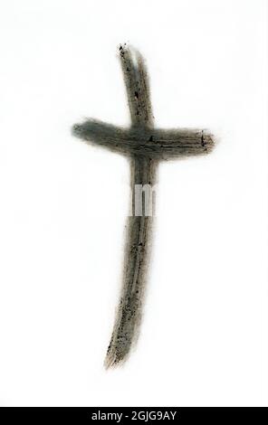 Aschenes Kreuz auf Weiß mit Finger gezeichnet Stockfoto