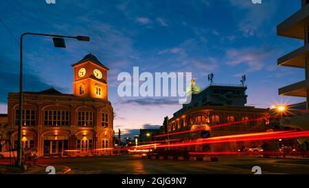 Phuket City Thailand erstaunlich schöne Gebäude in der Altstadt von Phuket mit sino-portugiesischer Architektur eines der Wahrzeichen in Phuket City bei Nacht Stockfoto