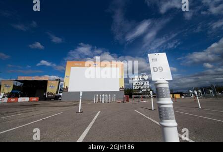 Toronto, Kanada. September 2021. Ein Drive-in-Ort ist während des Toronto International Film Festival (TIFF) 2021 in Toronto, Kanada, am 9. September 2021 zu sehen. Das TIFF startete hier am Donnerstag und bot Vorführungen in Innenräumen, Drive-ins, Open-Air-Kinos und Online-Kinos an. Quelle: Zou Zheng/Xinhua/Alamy Live News Stockfoto