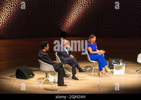 Mo Amang, Gregor Gysi, Anja Reschke, Sebastian Krumbiegel, Buch COURAGE; Hafenfront Sounds, Hamburg, HafenCity, Platz der deutschen Einheit, Kehr Stockfoto