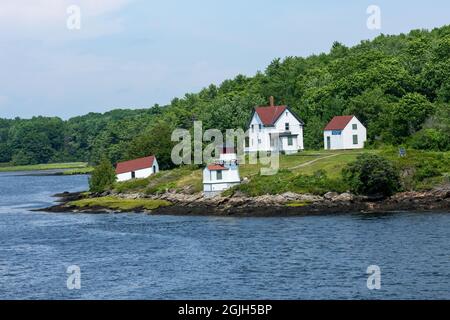 Der Squirrel Point Lighthouse liegt auf Arrowsic Island in Maine und ist eines von vier Navigationshilfen aus dem Jahr 1895 entlang der 11 Meilen des Kennebec River Stockfoto