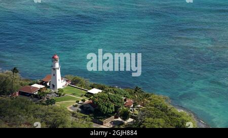 Blick auf den Diamond Head Lighthouse von der Spitze des Diamond Head Craters in Honolulu, Hawaii. Stockfoto