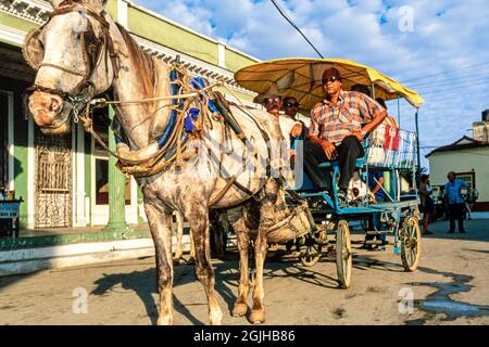 Pferdekutsche und Passagiere, Sancti Spiritus, Kuba Stockfoto