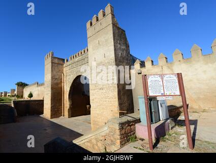 Bab dar Sina'a ist ein Tor in der alten Stadtmauer von Salé, Marokko. Stockfoto